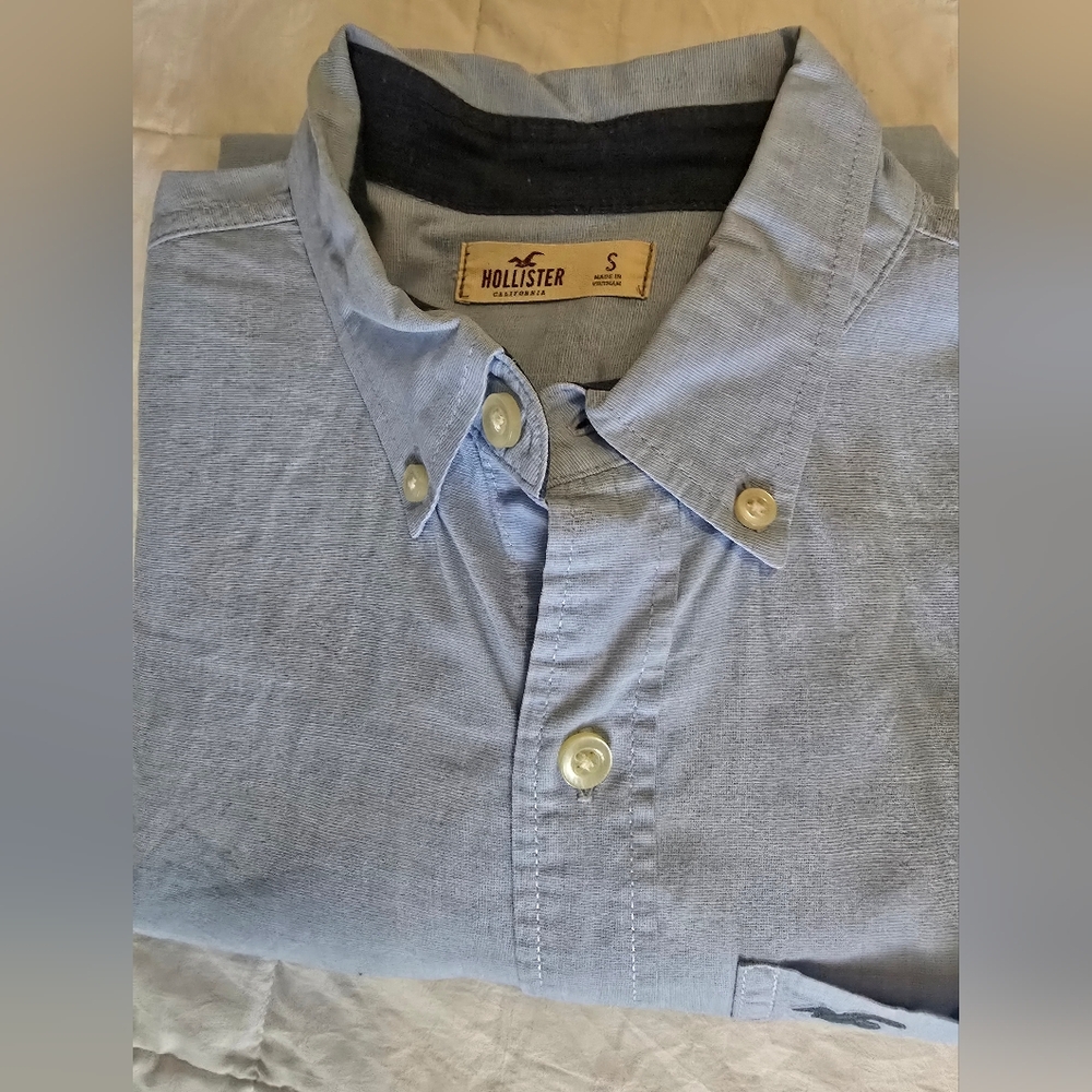 Hollister Men's Blue Shirt